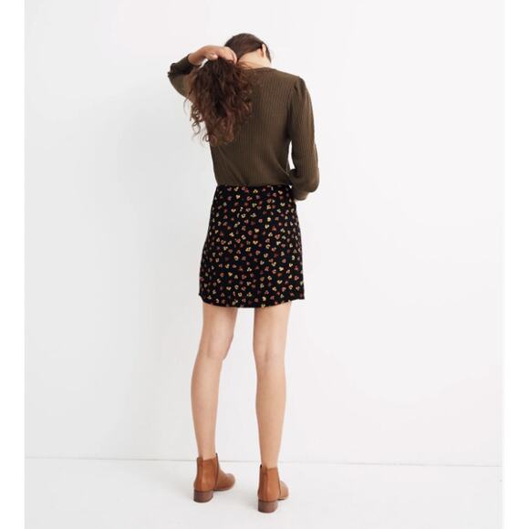 Madewell Side-Button A-Line Mini Skirt in Feline Floral - Picture 3 of 4